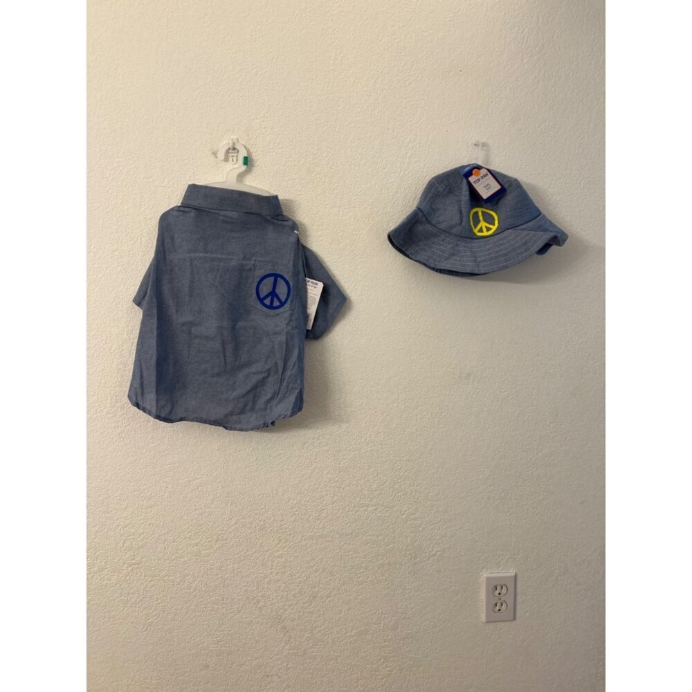 Top Paw peace sign shirt and hat dog size large